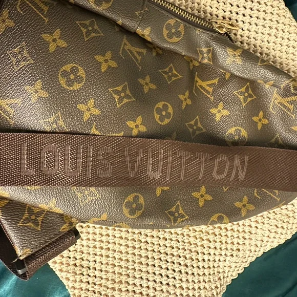 Louis Vuitton Brown Leather Avenue Slingbag NM